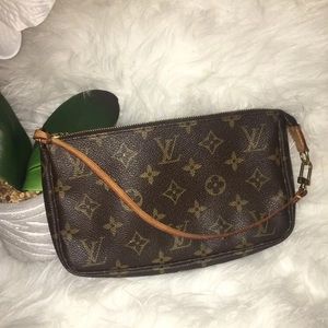 Auth LV Pochette Accessories